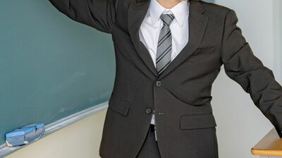 林修や高須克弥が学んだ「東海高校」はどんな学校？宝塚歌劇団になぞらえた演劇、食前の合掌…独自の学びがめざす精神とは