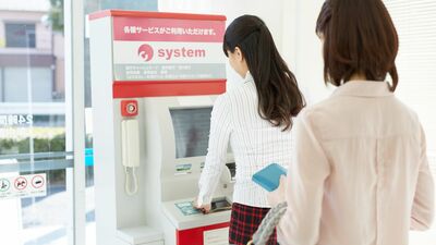 並んでるのに...ATMの連続使用、何件まで許される?「2件までなら許せるかな」「ATMが多かったら4-5件はアリ」