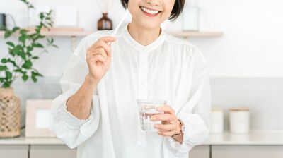 60代で総入れ歯だった母の、ある癖がとても嫌だった。でも、自分が70代になり、母と同じことをしていることに気が付いて…