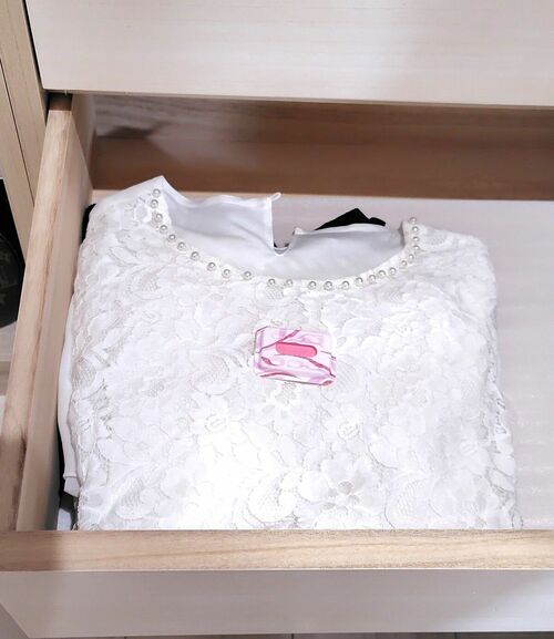 防虫剤を載せた服の写真