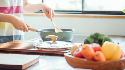 料理家ウー・ウェンさんが『徹子の部屋』に登場「健康のことを考えれば献立は自然と決まる。野菜不足を感じた時、サラダより断然おススメなのは…」