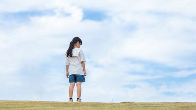 「親に感謝しなさい」と言われ続けた子ども時代。自分本位で何も教えてくれなかった両親を、親だと思うことを止めた。そうして見えてきたものは