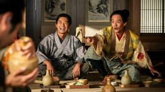 ＜娘の茶々でございます＞次回『豊臣兄弟！』予告。京都奉行となった藤吉郎が茶々を抱いて満面の笑みを見せる。一方で小一郎に鋭い視線を向けた女性、その正体は…