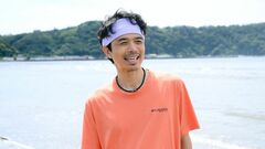 『Tシャツが乾くまで』海辺で咲子を迎え入れた〈謎の男〉。咲子の秘密を知る重要人物・篤彦を演じるのは…井ノ原快彦さん＜キャスト紹介＞