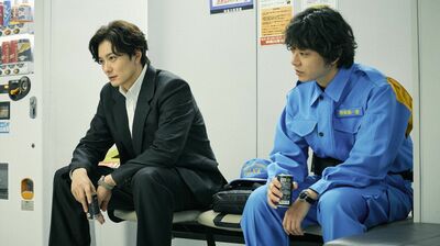 『田鎖ブラザーズ』第2話あらすじ。警察官となり、両親を殺した犯人を捜す兄弟。30年追いかけていた男の情報がついに入るが…＜ネタバレあり＞