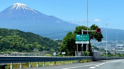 乗り物酔いはどうすれば防げる？生つば、めまい、吐き気…大人でも悩まされる症状に、メガネやリストバンドでも対策が可能！