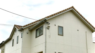 開かなくなった床下収納の修理で訪れた一軒家。鍵を開けると微かに生臭い風が鼻をかすめた。井戸のような深い空洞の中には…