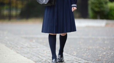 おニャン子クラブがセーラー服というモチーフを利用した背景は。三宅香帆が読み解く「日本型アイドルの原型」
