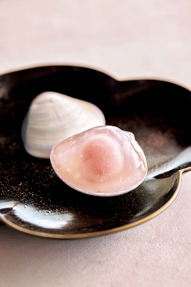 京の菓子】ぴたりと重なる貝を開くと珠のような薄紅色がほんのりと