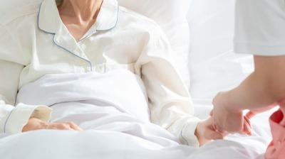 遺産相続で揉めて家を出たマダム。余命わずかのなか「最後に家族に会ったほうがいい」と説得を続ける訪問看護師にキレたワケとは