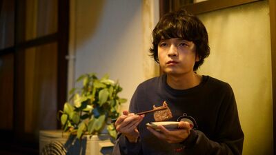 岡山天音主演の夜ドラ『ひらやすみ』第3回あらすじ。ヒロトがバイトしている釣り堀に、吉岡里帆が演じる<立花よもぎ>がやってきて…<ネタバレあり>