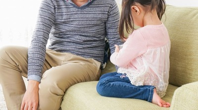 「レベルが低い」と子どもを責める父親に隠された心理とは。人はマイナスの感情を抑圧し、相手に投影してしまう