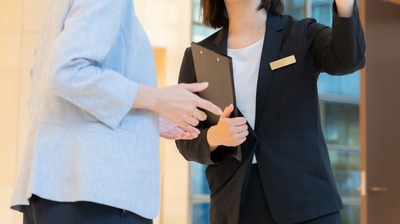 帝国ホテルで若手育成を務めていた著者が「おもてなし」の真髄を語る。一流のサービスパーソンが実践する「観察・仮説・寄り添い・行動」の４ステップとは
