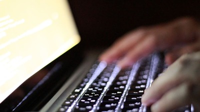 最も<体内時計>に影響する光は?「白く見えるけど実は青色」のアレ。専門家「誤解してほしくないのは、光を完全に排除する必要はないということ」