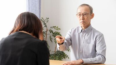 ＜たかが風呂で別居？＞40代後半妻、二世帯同居の義父に「髪の毛一本」「濡れたバスマット」で怒鳴られ続け15年。夫もかばってくれず「もう別居でもいいかな…」