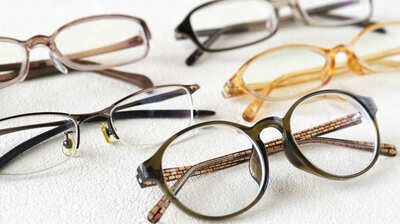 「100円老眼鏡」を長時間使っていると老眼が進行する！？眼科専門医「老眼鏡は必ずメガネ屋さんで。ただしその前にまずは眼科へ」