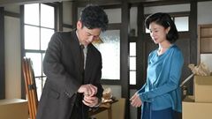 ＜湿度高すぎ…＞『あんぱん』雨の中見つめ合う蘭子と八木。傘の下で見えない演出に視聴者ウットリ「その下が気になる」「のぶと嵩夫婦の健全すぎる青空とのギャップよ」