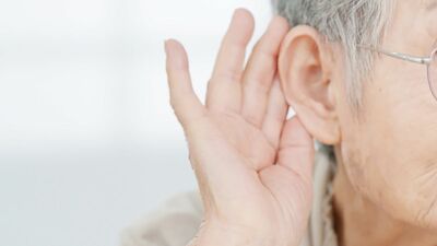 脳科学者・西剛志　認知症最大の危険因子が「聴力低下」と判明！イヤフォンでの若者の難聴リスクが高まる中、なぜ「耳が悪くなる」のはそんなにキケンなのか？　