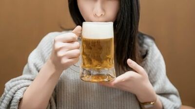 稲垣えみ子「一人で飲みに行く」がこんなに難しいなんて。アフロ記者が挑んだ＜孤独と酒＞の修行