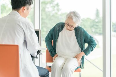 40代以降の女性に多い「股関節」の痛みや違和感。原因のひとつは「骨の形」にあって…専門医が教える対処法と今日からできる「3分ケア」
