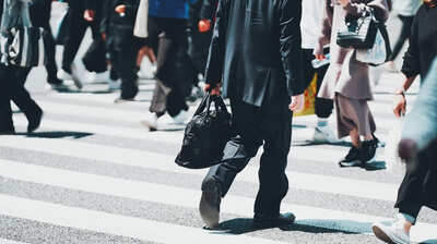 インフレもデフレも気分次第？経済学者「前日銀総裁・黒田東彦氏の＜ピーターパンの喩え＞は的を射ている。では国内で最初に『飛んだ』のは誰かというと…」