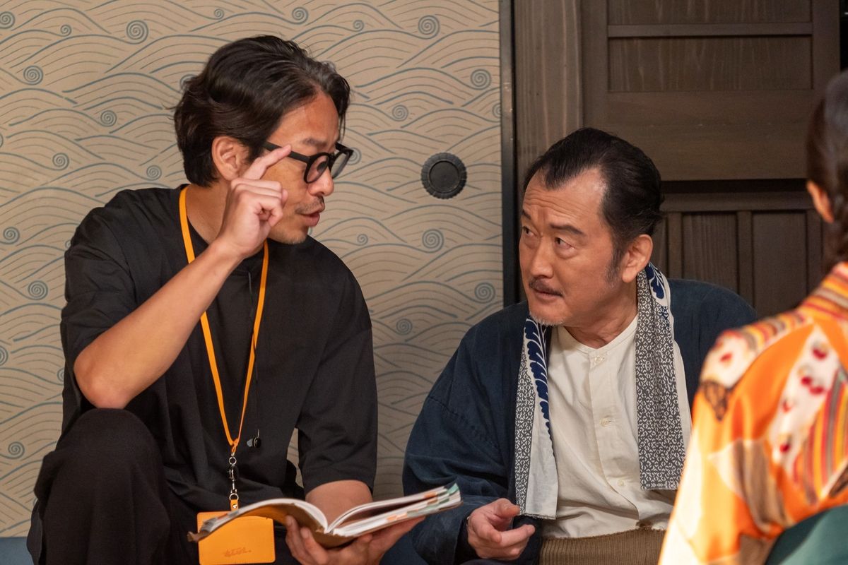 演技について話す西村雄正さん（左）と吉田鋼太郎さん（右）