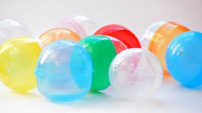 なぜ人は＜ガチャガチャ＞を回すのか？　大竹文雄「実は経済学的に合理的」…「もう1回」と思ってしまう理由