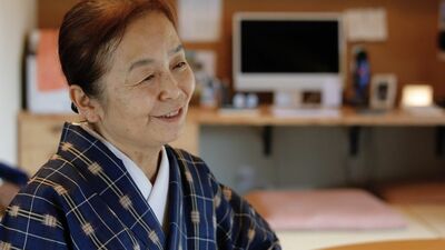 定年前に大学教授を退職、65歳で竹富島一人暮らしを始めた三砂ちづる「驚いたのが郵便局。島の生活自体はかなり都会と違うのだが、郵便局の扉を開けると…」