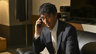 今夜の『キャスター』あらすじ。「脳死と診断された夫の肺を娘に移植したい」親子への応援の声が広がる中、ある記事が出て…。そして進藤と華をつなぐ18年前の事件とは＜ネタバレあり＞