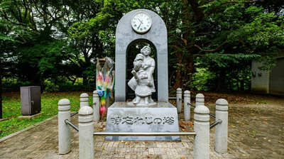 「母は戦災孤児だった」40年前の終戦の日。アメリカ滞在中の海老名美どりは現地の男性に突然声をかけた。それを聞いた男性は母・香葉子に歩み寄り…