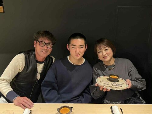元木さんInstagramより 誕生日を祝う3人(左から元木さん、瑛介さん、大神さん)