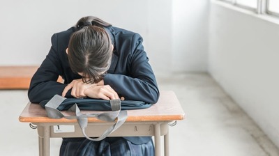 不登校ジャーナリスト「週1登校」でホメられるのがつらいのは、ホメ言葉の正体が「否定」だから。帰省時に「学校はどう?」と聞かれるのがいやな場合は…