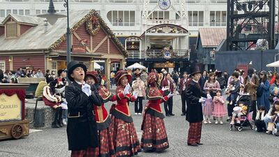 クリスマスの東京ディズニーシー、夜のパークでおばさん、有頂天に！夜空をレーザーや花火が彩るショーに、思わず涙…