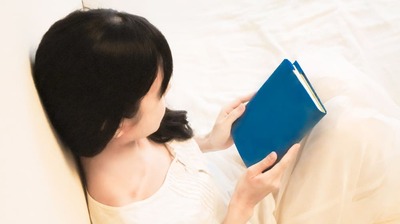 ある日、次女が「近所の女の子」と「交換日記」を始めた。しかし＜夜だけ様子がおかしい＞ことに気がつき部屋を覗くと、息を呑む光景が…