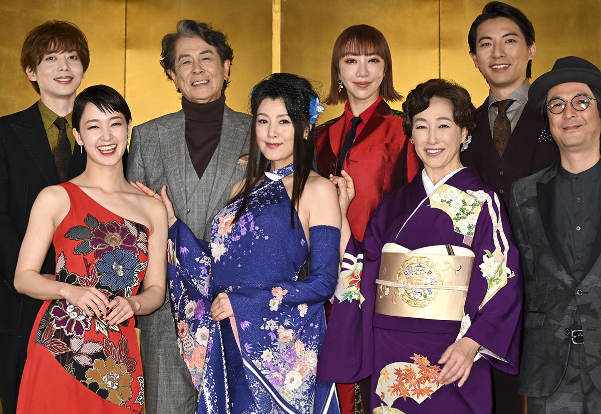 藤原紀香×高島礼子×剛力彩芽 三姉妹として共演「夫と、家に泥棒多いね、と…」「紀香さんは刺激をくれる人」「姉さんについていきたい」  舞台「メイジ・ザ・キャッツアイ」の製作発表会見｜芸能｜婦人公論.jp