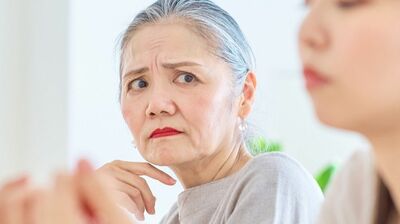 「お金がない」が口癖の友人。都内一等地のタワマン暮らしで海外旅行は年2回、それでも＜老後が不安＞。50代女性「なぜ『貧乏アピール』してくるの？」