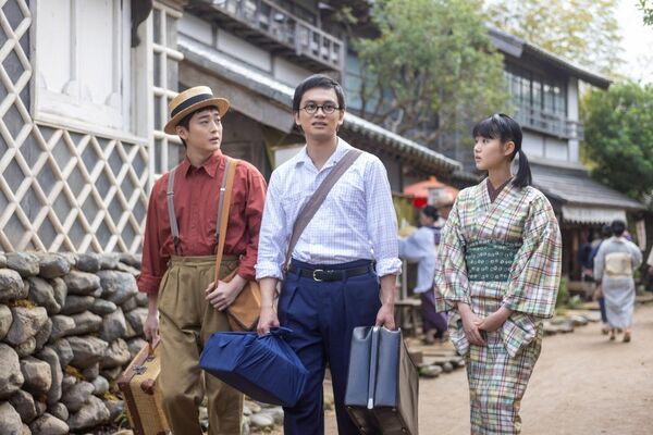 左から辛島健太郎(高橋文哉さん)、柳井嵩(北村匠海さん)、朝田メイコ(原菜乃華さん)