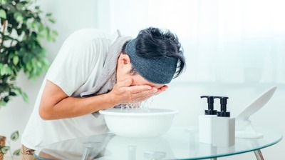 高校生の息子につられてスキンケアに目覚めた夫。25年間外見に無頓着だったのに…アラフィフになって突然「改革」を始めた理由とは