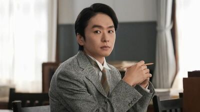 熊本第五高等中学校の英語教師。演じるのは＜べらぼうな浮世絵師＞役で注目を集めた…『ばけばけ』 熊本編キャスト紹介