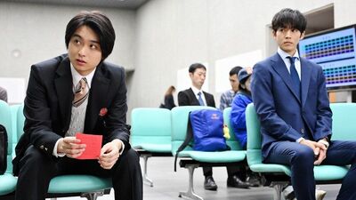  日曜劇場『御上先生』弓弦は神崎が母の不倫を暴露したことを知らなかった！隣徳はビジコンに優勝、まさかの「半沢斬り」も…〈ネタバレあり〉