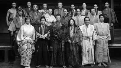 仲野太賀が「最高の仲間達」と過ごした約1年半。『豊臣兄弟！』の撮影現場を記録した560ページの写真集『大河』12月14日発売