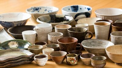 好みではない備前焼の食器を義母から贈られ、訪問前には食器棚を総入れ替え。義母が旅立ちやっと手放した先は