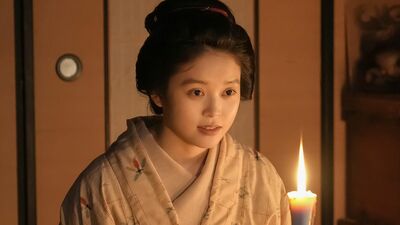 明日の『ばけばけ』あらすじ。トキの元に、錦織がヘブンのために怪談を話してほしいと頼みにやってきて…<ネタばれあり>