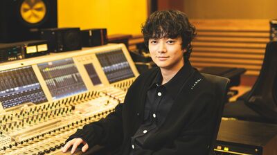 染谷将太「2025年はNHK局内で制作をした後、役者として『べらぼう』の収録現場に入る不思議な年でした」初脚本＆初演出オーディオドラマ『だまっていない』インタビュー