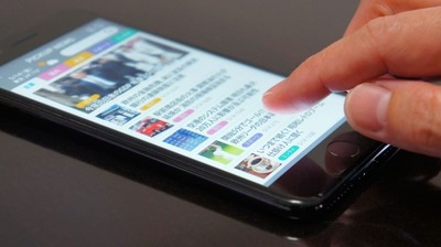 SNSを情報源にして、ニュースをほとんど見ない若者世代。<炎上><闇バイト>同じタイプの事件がなぜ続くかというと…