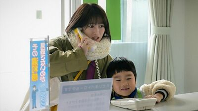 『未来のムスコ』第1話あらすじ。崖っぷちアラサー女子の未来。大好きなレモンサワーを手にした瞬間、雷鳴がとどろき…＜ネタバレあり＞