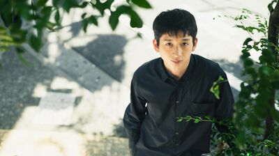 緒形敦「祖父・緒形拳が夢に現れて…」デザイナー志望から俳優の道へ。父・緒形直人の「この仕事は、生活できるのが奇跡に近い」という言葉を胸に、2度目の大河出演へ