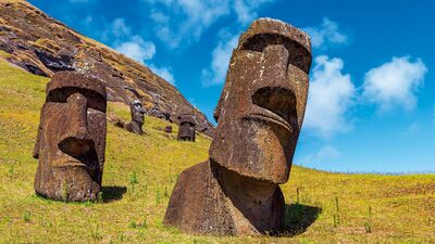 360度水平線が広がる孤島に、およそ1000体のモアイ像。謎多きモアイ像群の復興には日本の力も。きっかけは、あの長寿番組で…