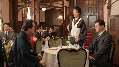 『ブラッサム』珠の原稿を酷評する黒崎。井浦新演じる山中の表情を視聴者称賛「全てが完璧な受けの芝居」「無言で雄弁に語る」