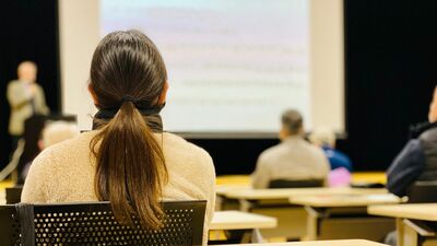 体力の不安から働けず、ただ時間が過ぎるのを待つ日々に見つけた〈シニアボランティア制度〉。「私にもできるかも」と説明会へ行ってみると